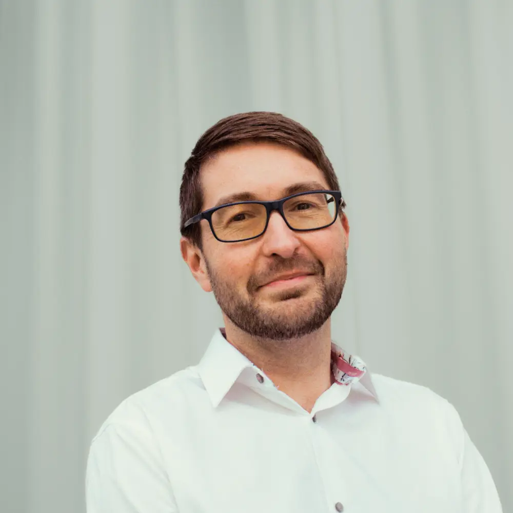 Headshot of Mark Symes